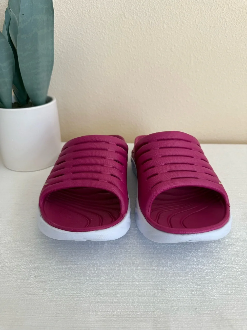 HOKA One One Women’s Berry Slide Sandals - Lightweight Comfort - Picture 5 of 12
